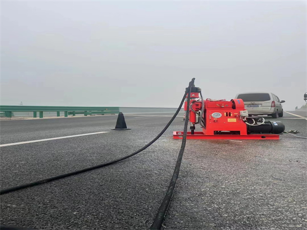 三元马路路基路面开裂下沉注浆加固灌浆