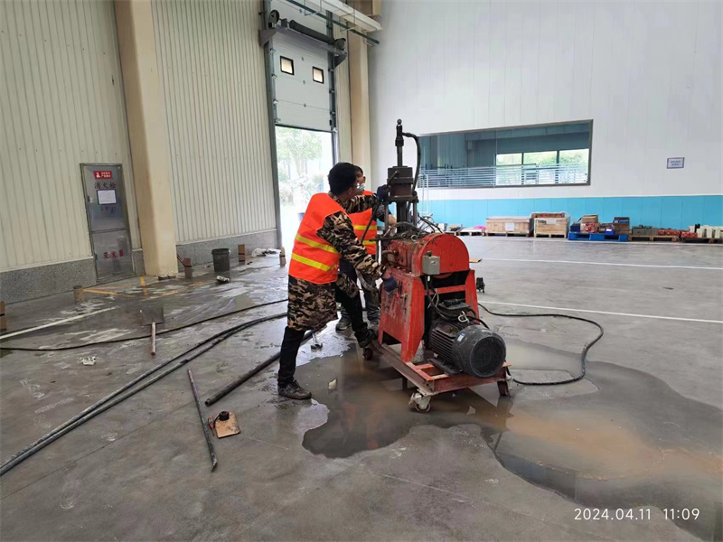 三元厂房地面下沉塌陷注浆加固施工